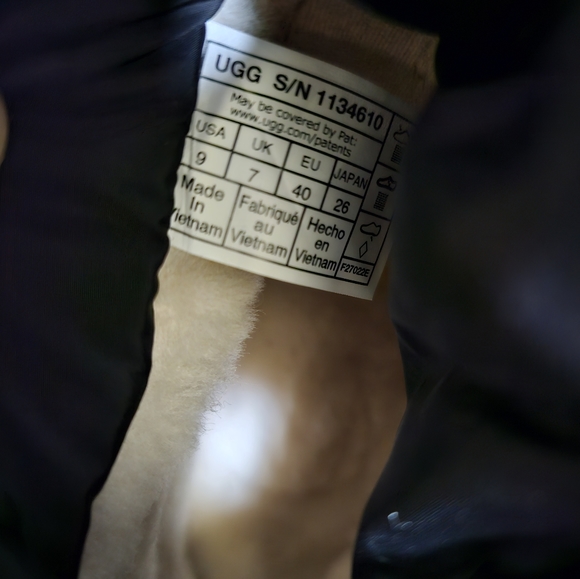 UGG Classic Maxi Wavelength Short, black/white, size US 9 - Picture 8 of 12